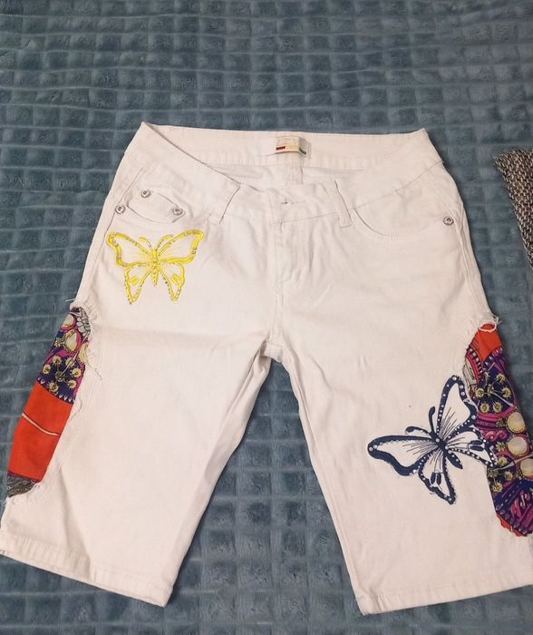 Vând pantaloni noi scurti mărimea S