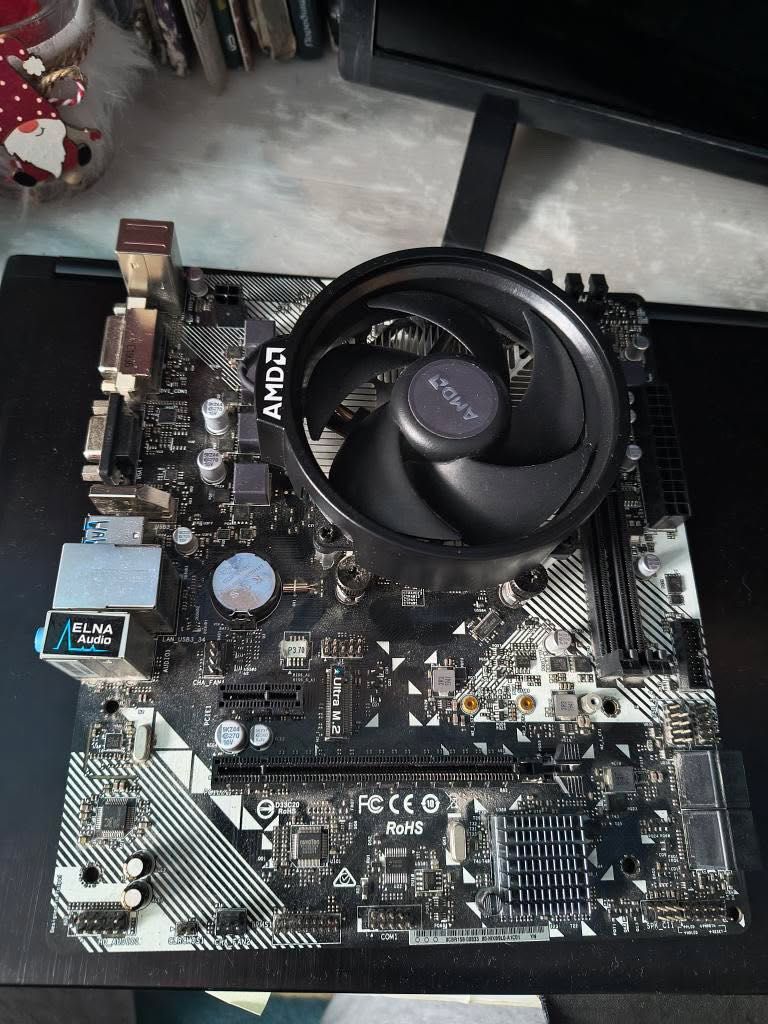 Ryzen 5 1600 (3.2 GHz); Radeon RX580 8Gb OC; ASRock A320M-HDC R4.0