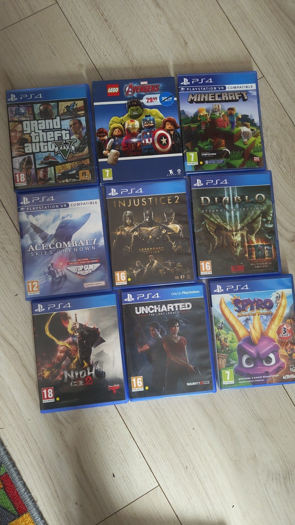 Playstation 4 pro с 9 игри допълнително