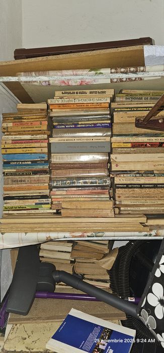 Carti vechi de vanzare