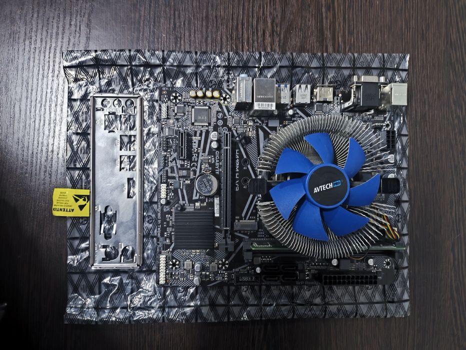 Gigabyte H410+i3 10100+16Gb
