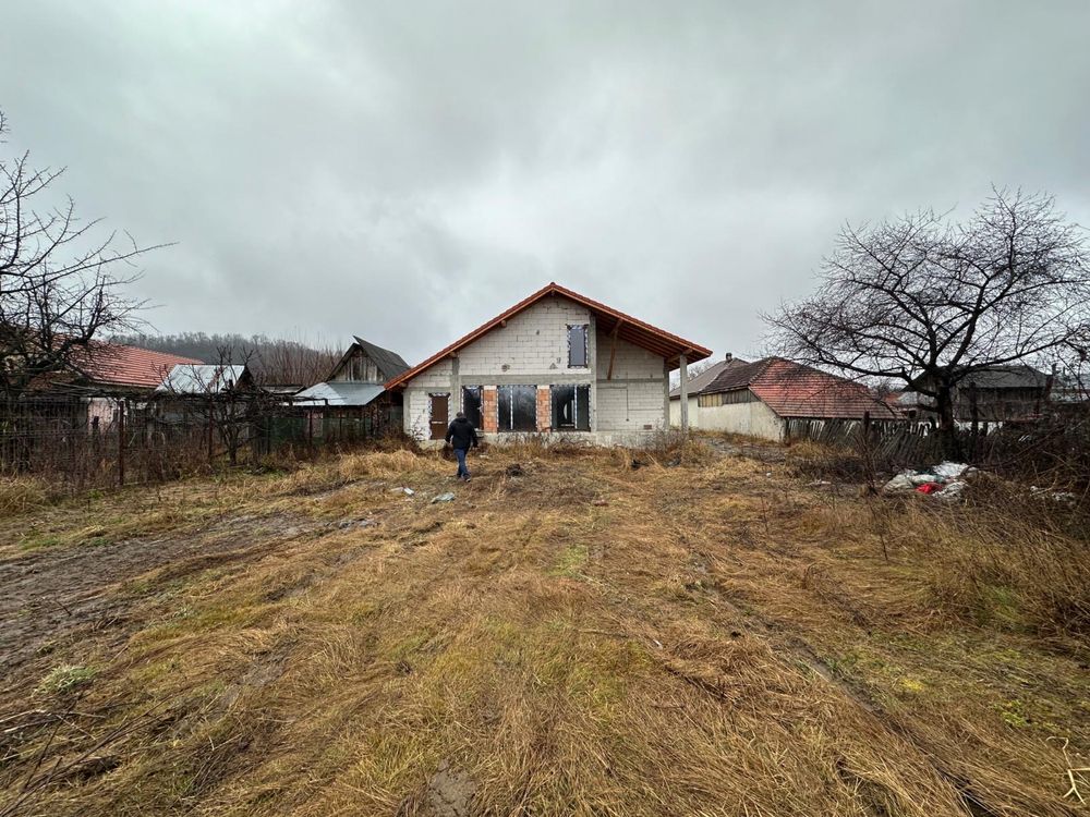 Vand sau schimb cu garsoniera casa 182mp si teren 3500mp in Sambotin