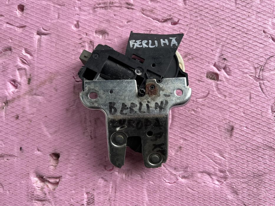 Broasca yala portbagaj haion vw passat b6 berlina sedan