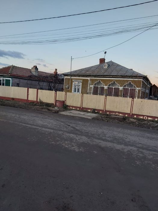 Casa cu teren 2.400 m2