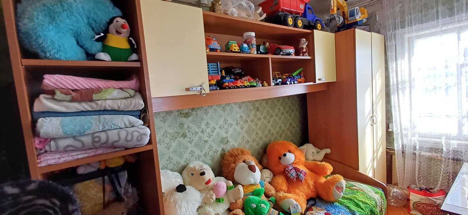 Гарнитур в детскую комнату