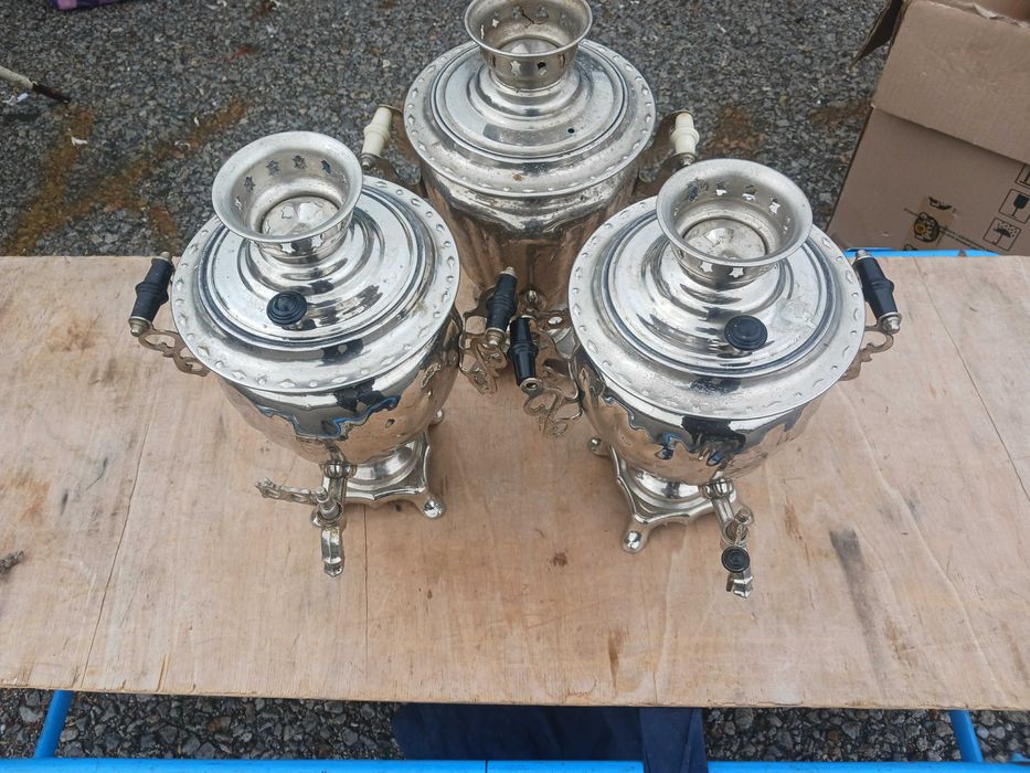 Продавам стари руски самовари