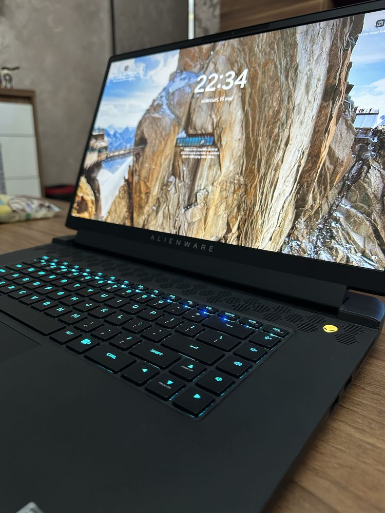 Laptop Alienware M17 R5