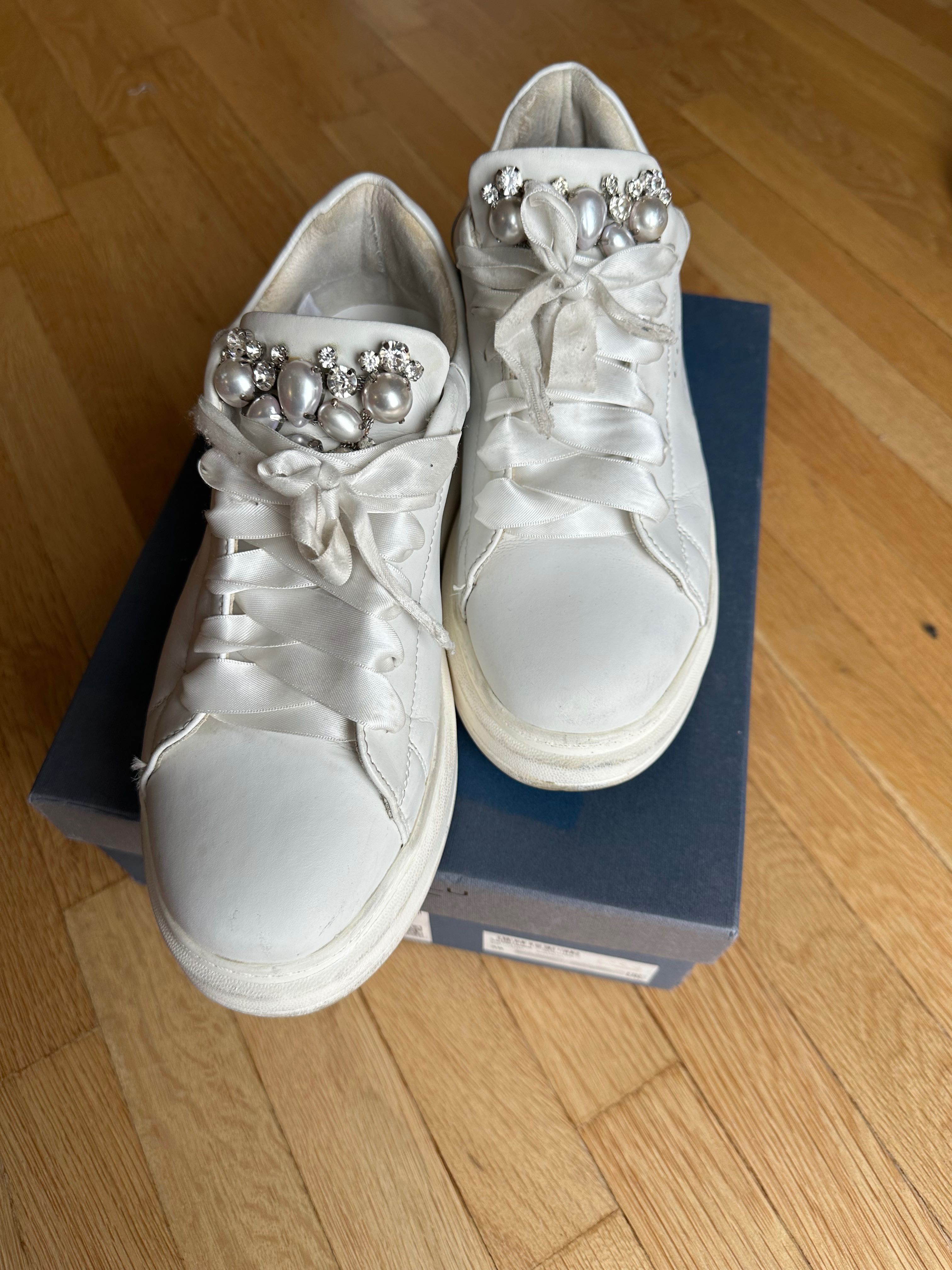 Off white , Toscablue