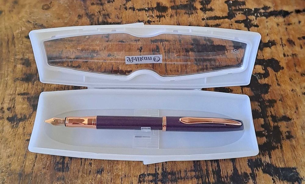 писалка Пеликан Pelikan лилава и розов метал в кутия
