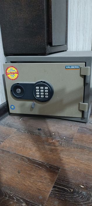 Продам огнестойкий офисный сейф