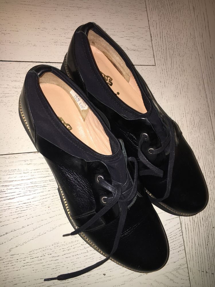 Vand pantofi imitatie piele nou nouti purtati doar in casa pt proba