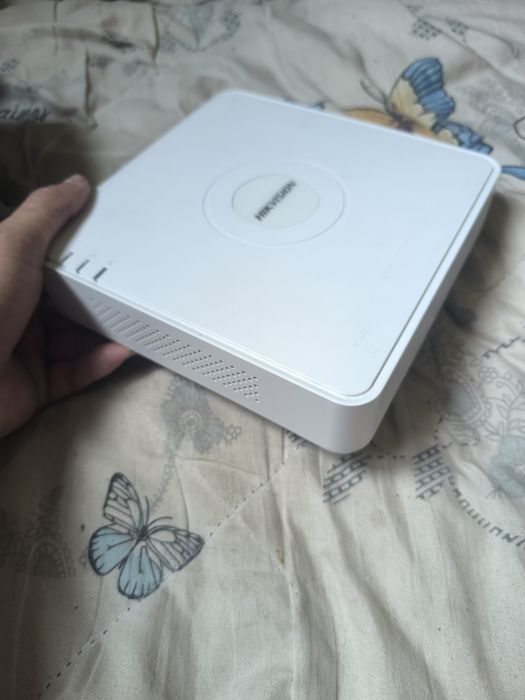 Продам видеорегистратор Hikvision