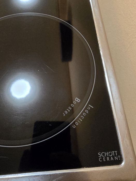 Hotpoint Ariston индукционен котлон за вграждане.