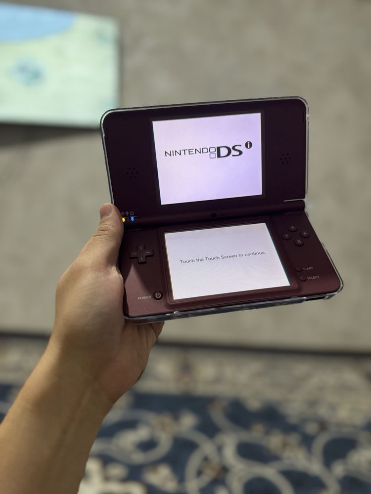 Nintendo DSI LL продам