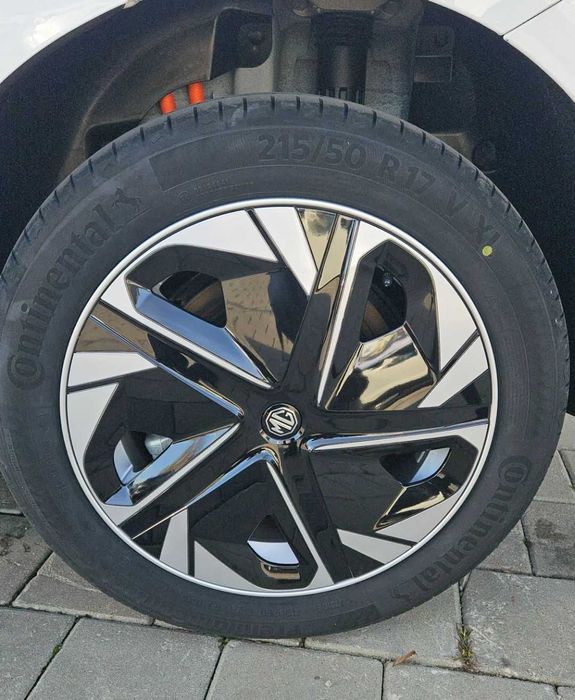 Anvelope Vara Continental Premiumcontact C 215/50R17 95V noi