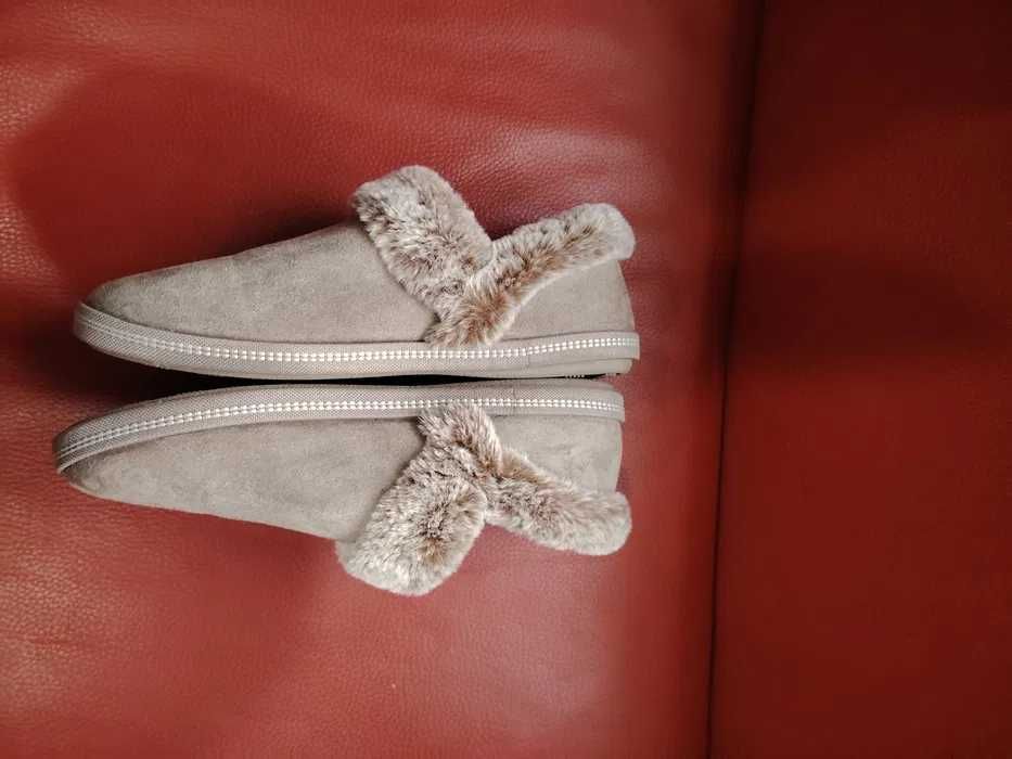 Skechers Papuci de Casă-Noi 39