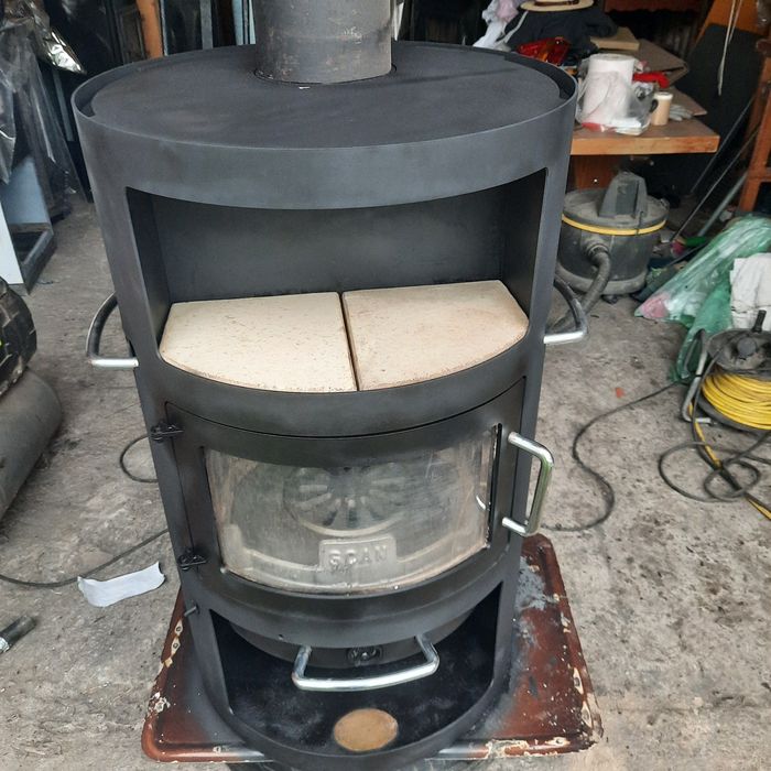 Soba tip șemineu de 6 kw marca SKAN sferica ,focar șamotat