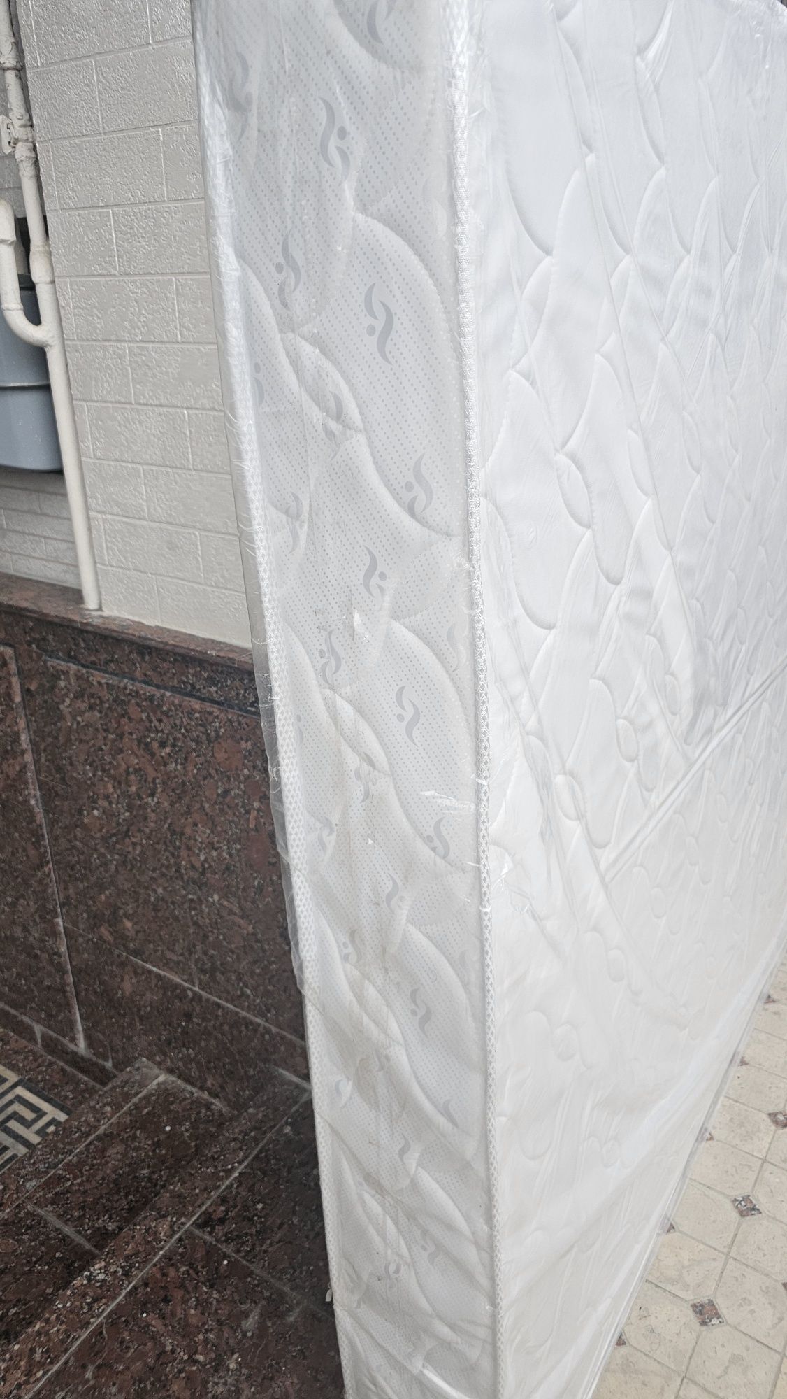 Spalni matras yangidek