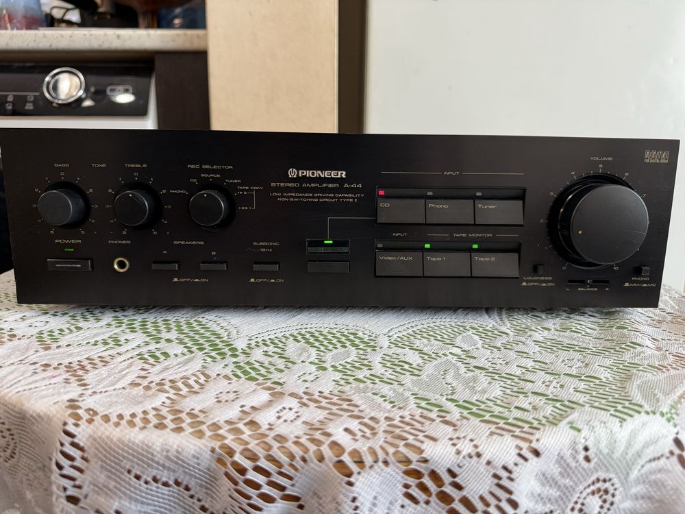 Pioneer A-44 стерео усилвател