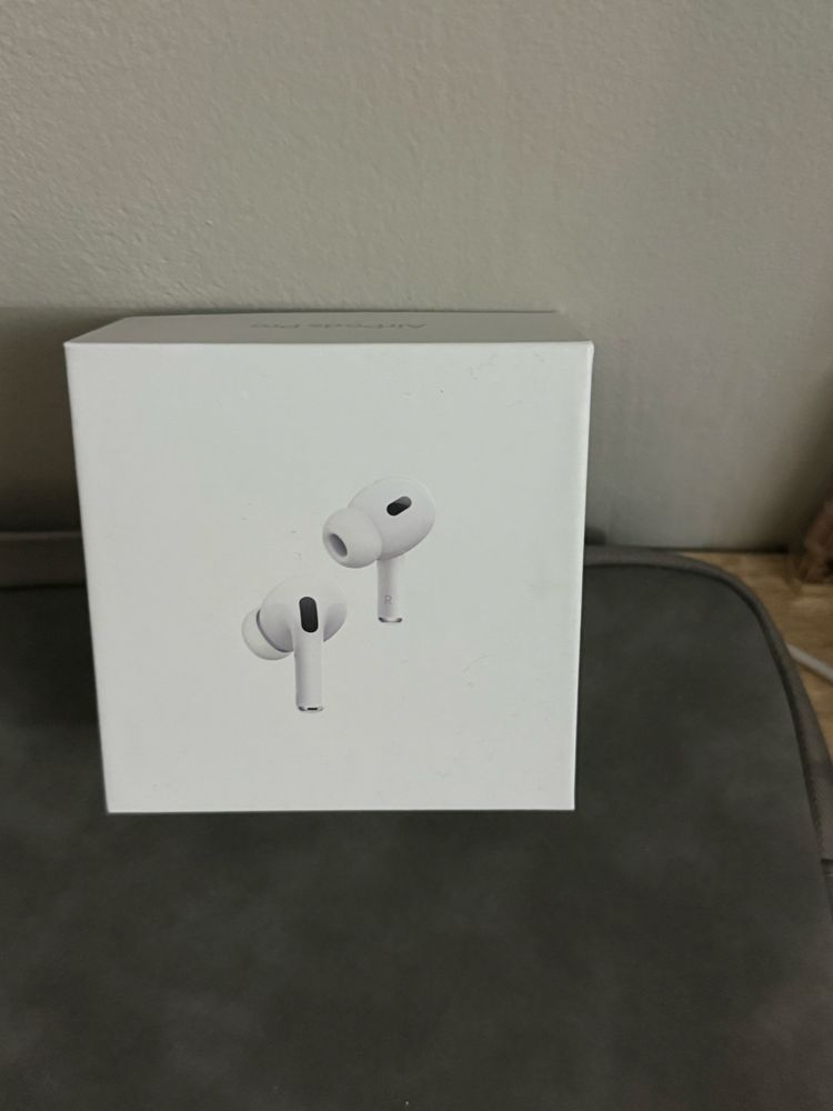 Airpods pro  2.