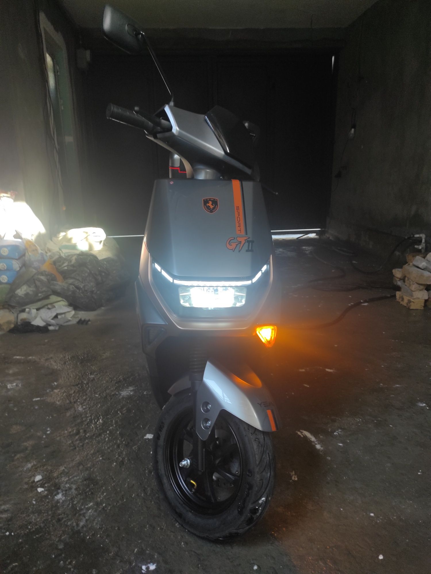 Elektro skuter Yema E6