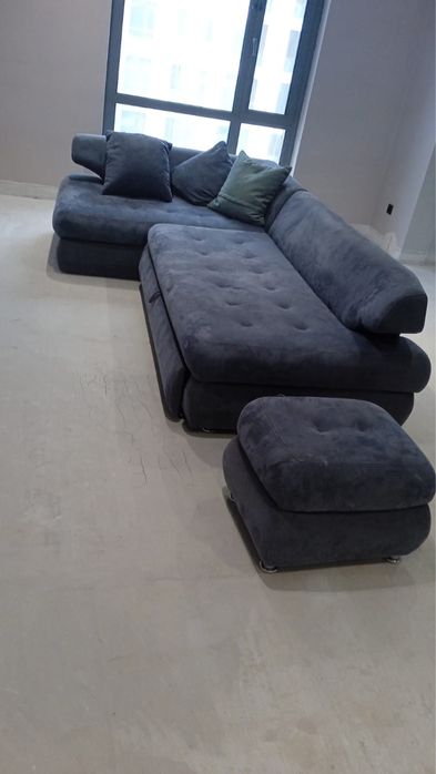 Продаю стильный, вместимый диван