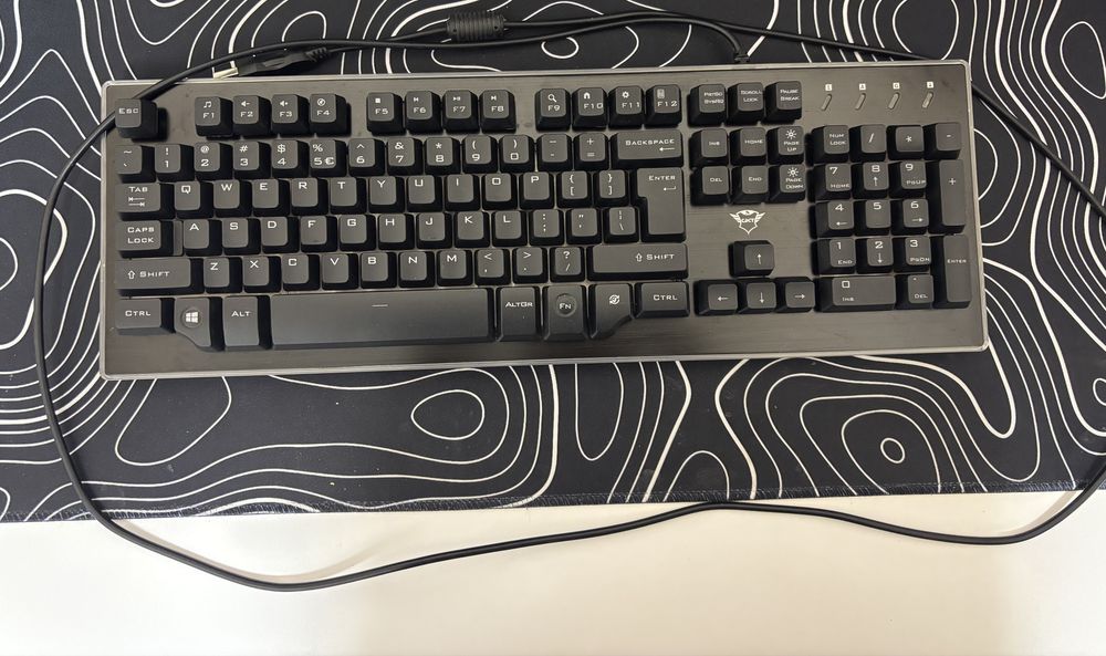 Геймърска клавиатура Trust GXT 860 Thura Semi, черен