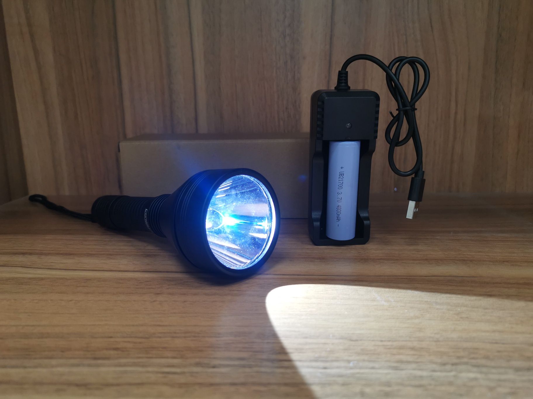LED фенер -1300м. 1000м. Батерии 18650 ,21700