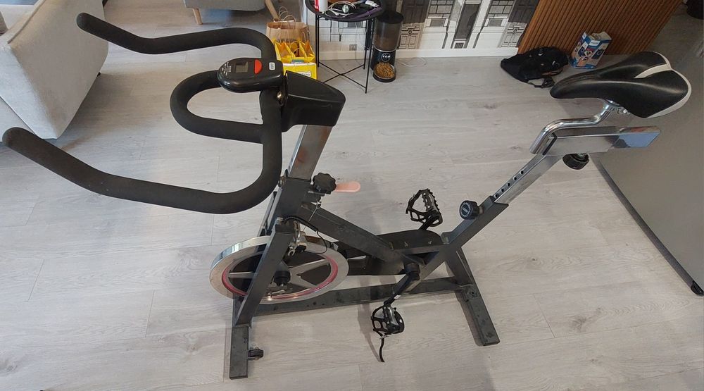 Bicicleta Spinning Ecofit 8284C, semiprofesionala, volanta 18kg