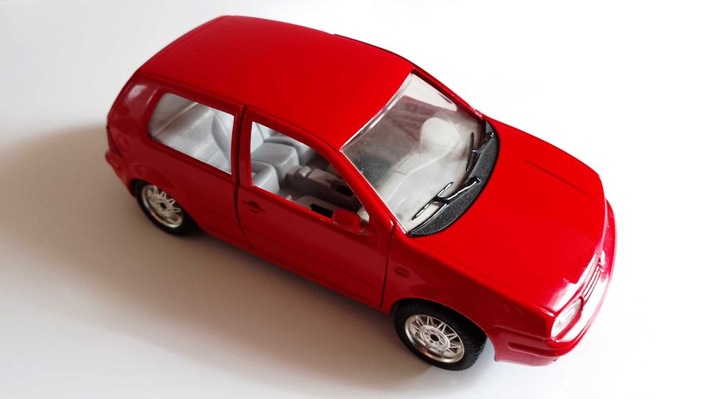 Метални колички Bburago в Мащаб 1:24