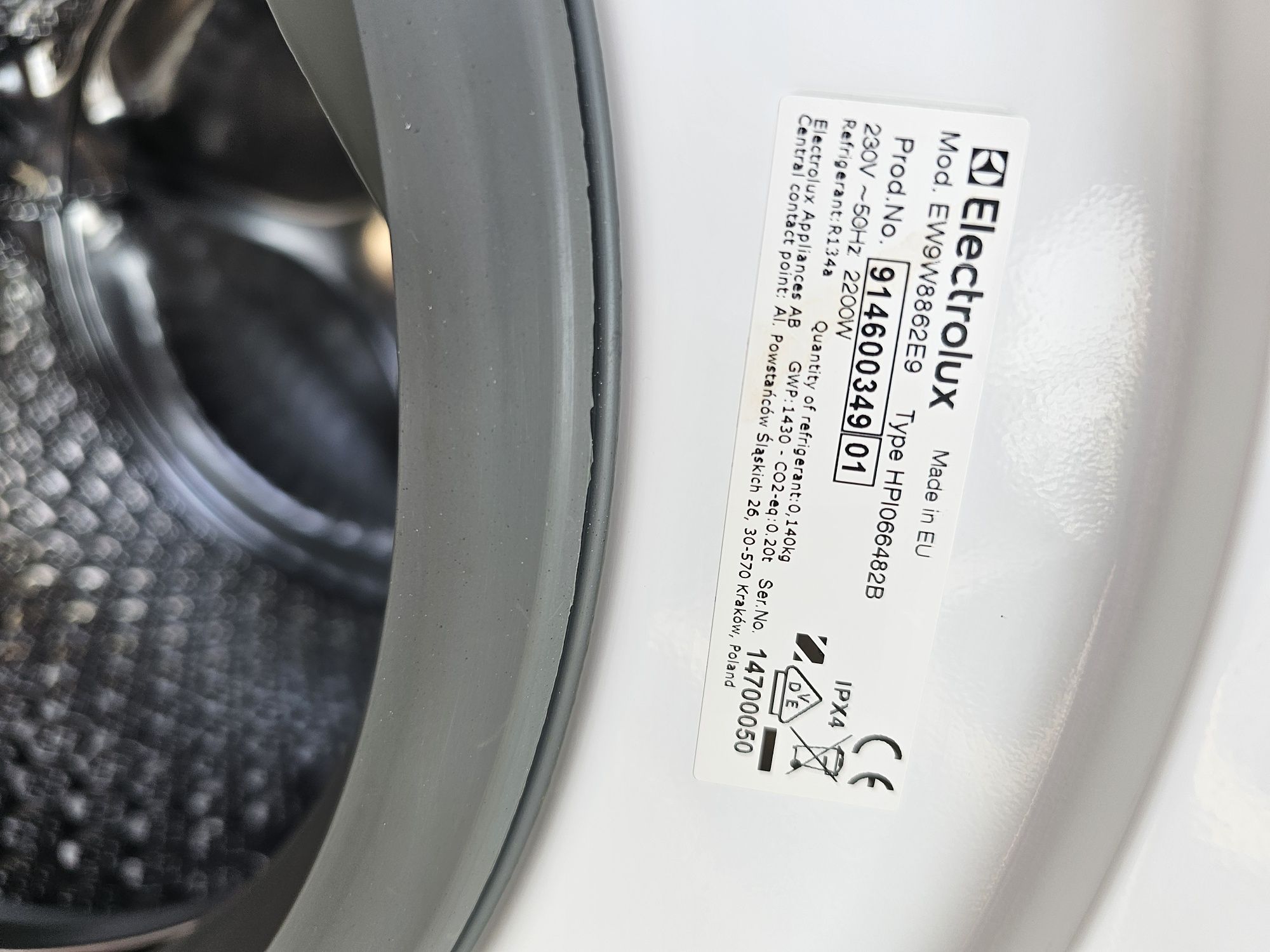 Комбинирана пералня със сушилня с термопомпа Electrolux