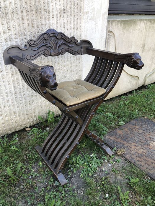 Scaun vechi de colecție