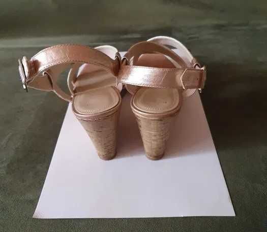 Sandale din piele  modele deosebite