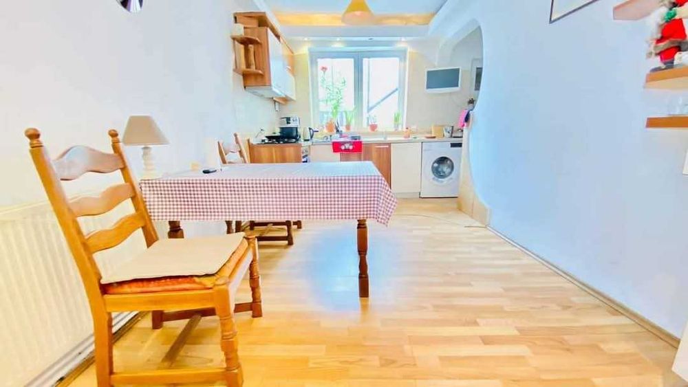 De inchiriat casa 2camere zona buna.