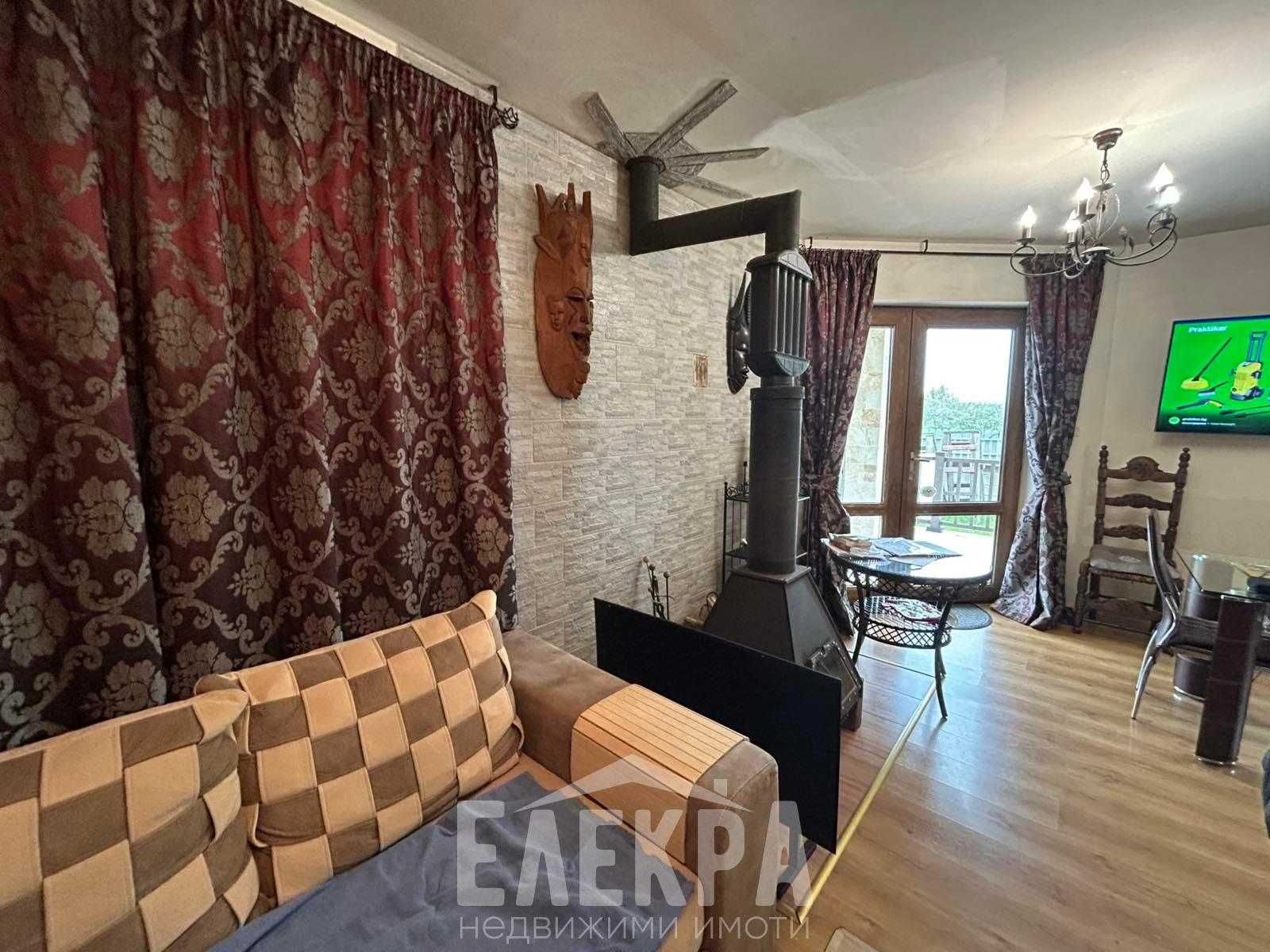 Двуетажна къща в село Аврен на 25 км от Варна.