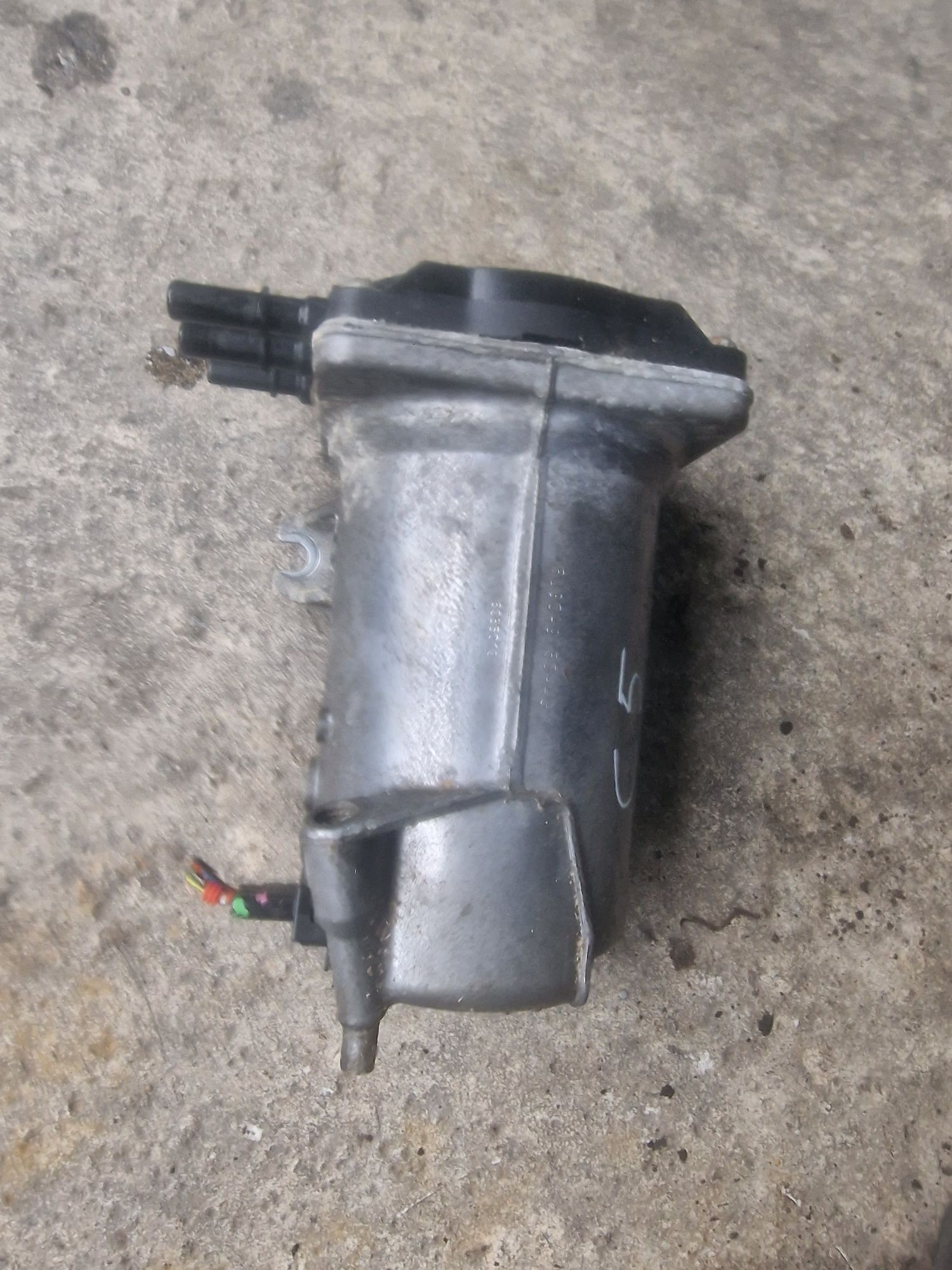 Carcasa filtru motorina Citroen c5 motor 2,7 hdi an 2008-2015