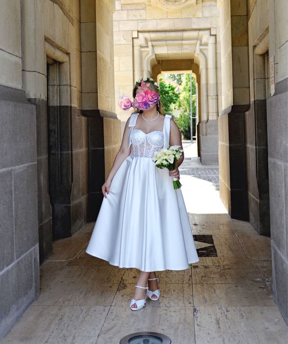 Rochie mireasa din satin - potrivita pentru cununie