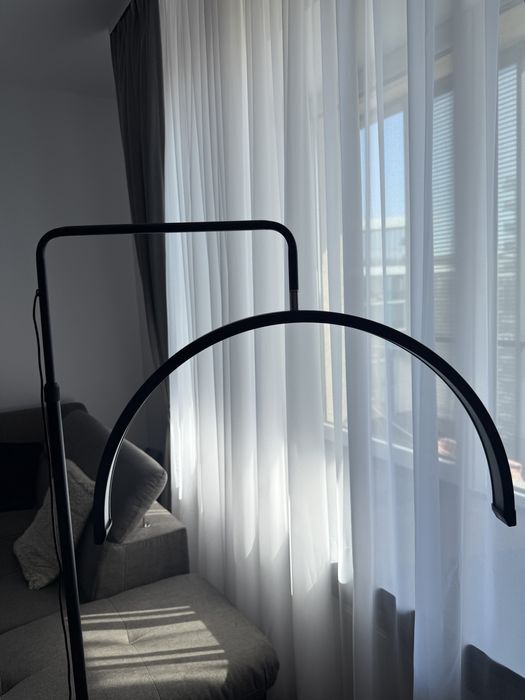 Pat extensii de gene, perna și lampă semilună.