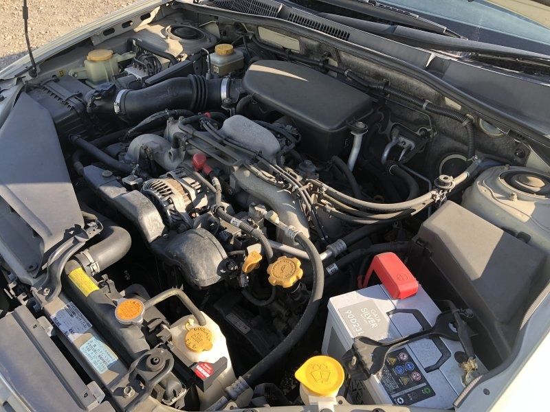 Двигатель на Subaru Outback.