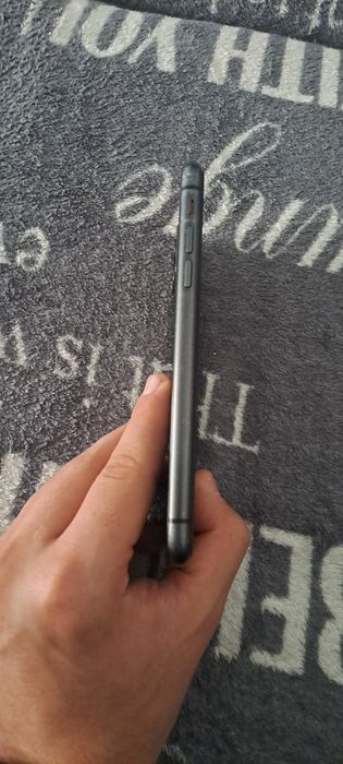Vând iphone 11 black