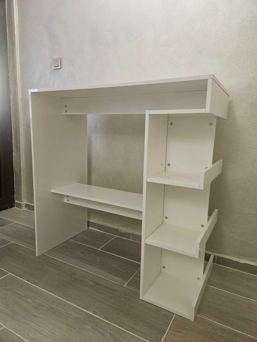 Нова бяла бар маса