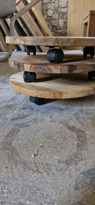 Suporturi din lemn cu roti pentur ghivece