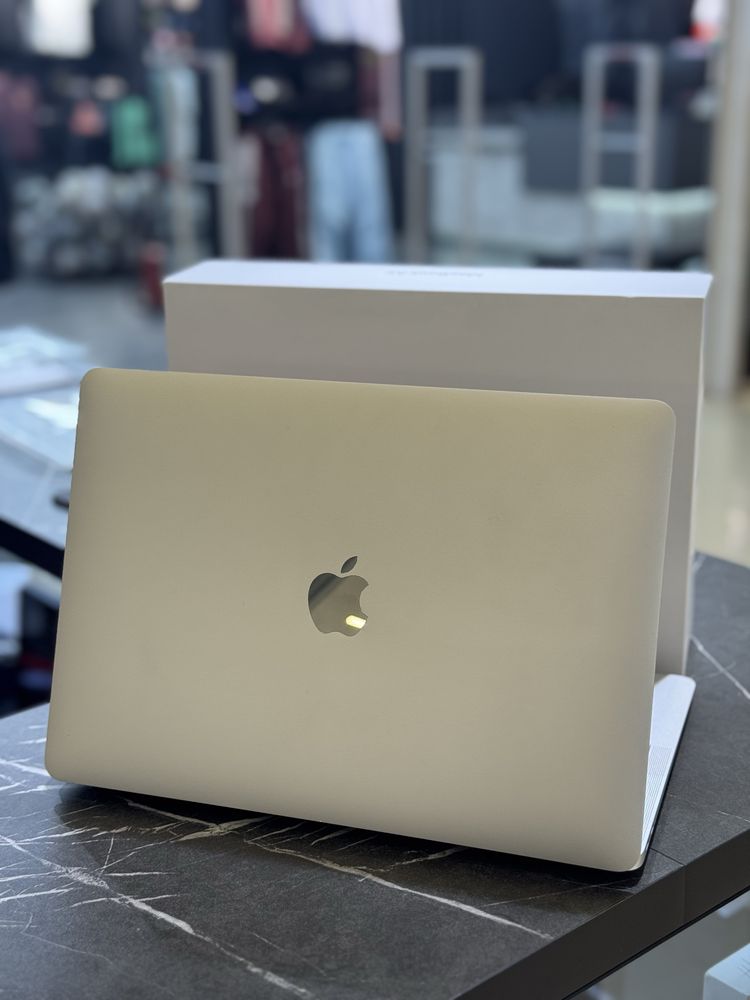 MacBook AIR 13 / M1 / 256