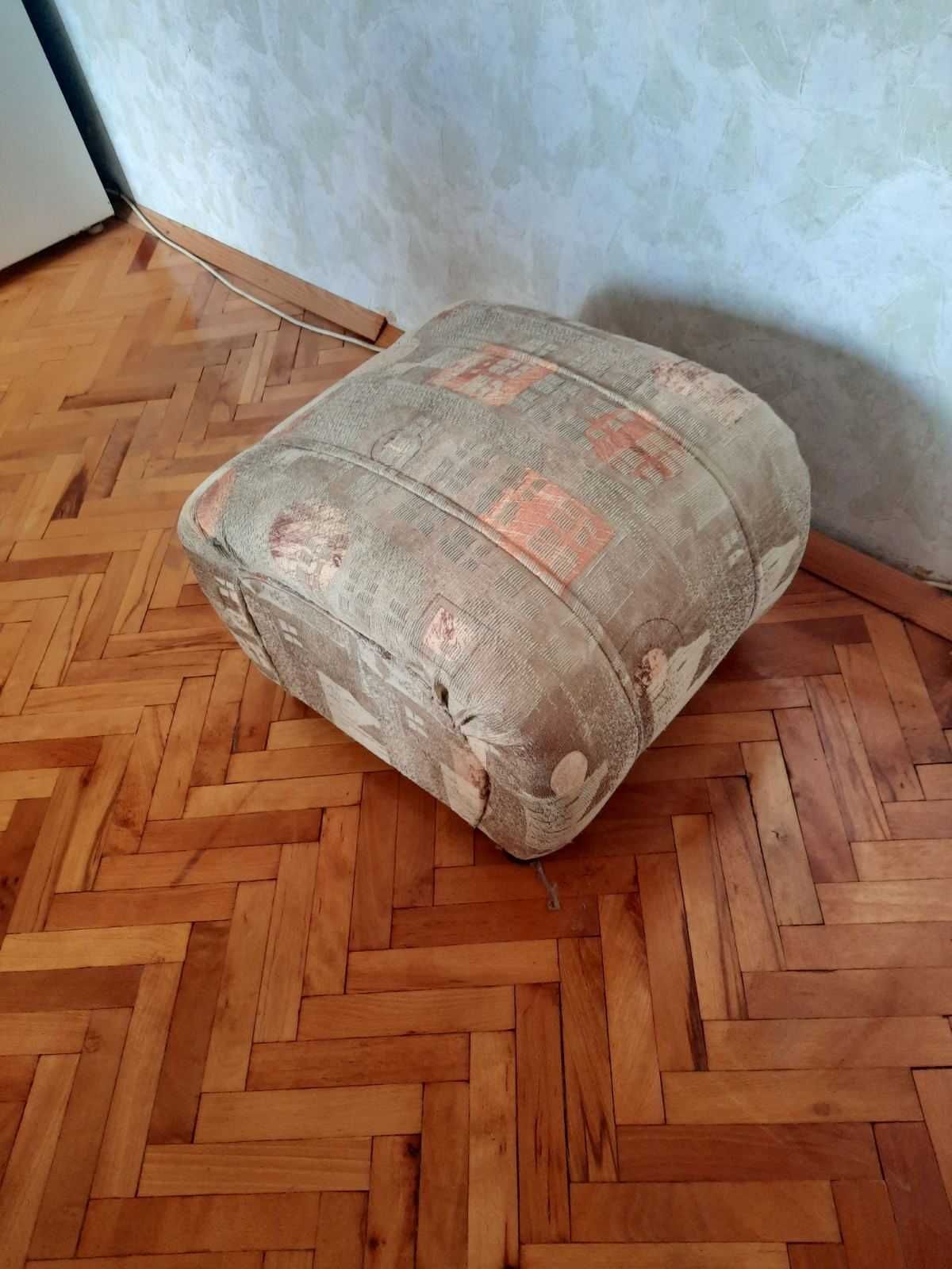 Продавам табуретки