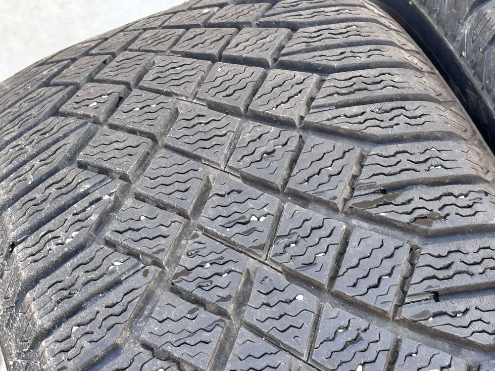 235/60/R18 Continental Vicing Contact7 4бр зимни dot3918
