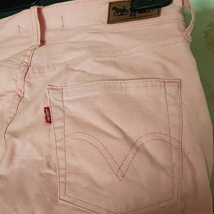 Blugi roz Levis drepti