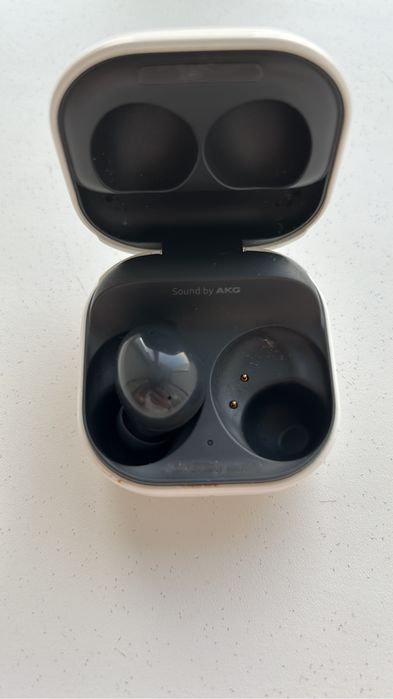 Кейс от самсунг галакси бадс 2. оригинал зарядка от бадс2