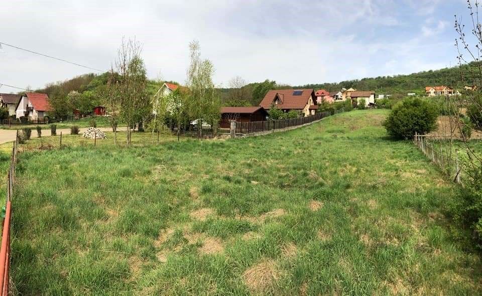 PROPRIETAR vand teren intravilan pentru casa in localitatea Bardesti