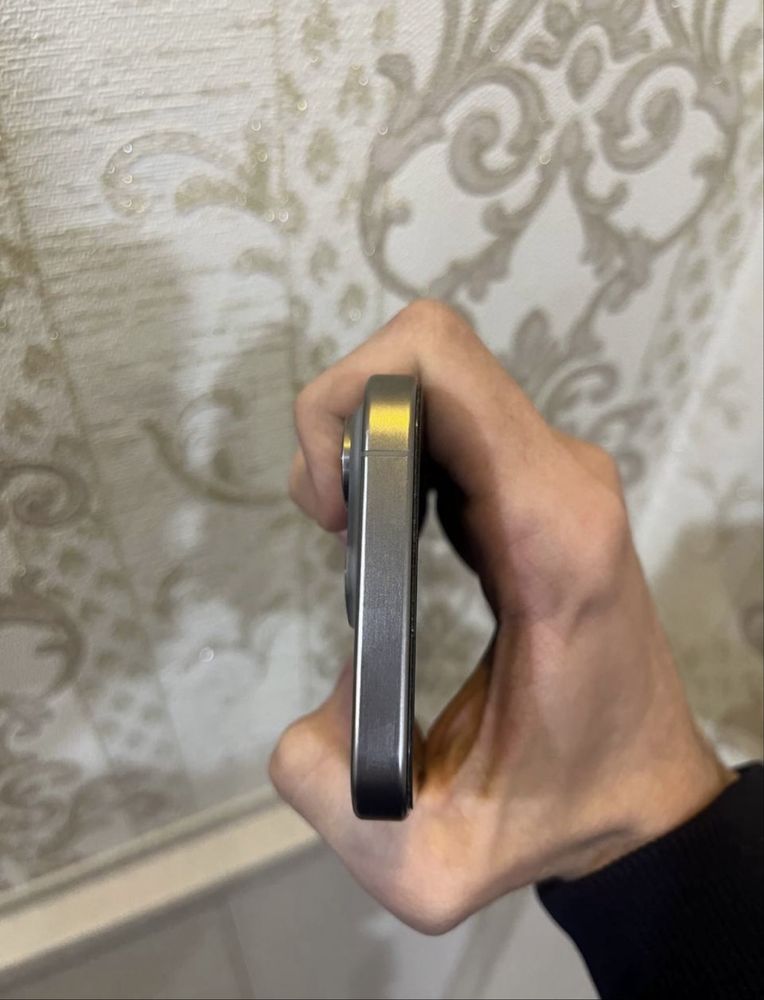 iPhone 15 pro 256 88% е-sim
