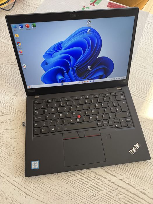 Продавам лаптоп Lenovo x390